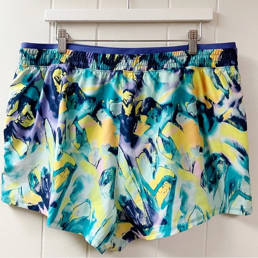 NWOT TEK GEAR Womens Workout Abstract Mid Rise Shorts XXL Lined Elastic Waist